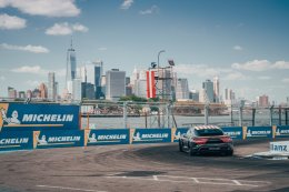 ปิดท้ายฤดูกาลแข่งขันด้วยกิจกรรม Porsche Triple Demo Run กลางมหานครนิวยอร์ค