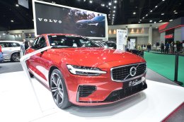 วอลโว่เชิญสัมผัส The All-New Volvo S60 สุดยอดสปอร์ตซีดานระดับพรีเมียมจากสวีเดน  ตัวจริงยานยนต์ ปลั๊กอินไฮบริด  นำเสนอแพ็คเกจบำรุงรักษารถยนต์นานถึง 10 ปี