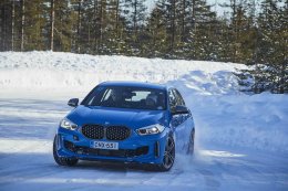ดริฟต์ BMW   บนถนนมันธรรมดาไปต้องดริฟต์บนหิมะที่ขั้วโลกเหนือถึงจะสุดจริง! กับทริป  JOY GO ICE DRIVING EXPERIENCE Rovaniemi