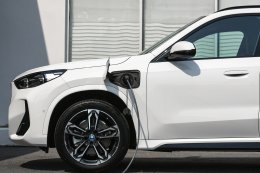 เปิดตัวบีเอ็มดับเบิลยู X1 xDrive30e M Sport ใหม่ ยกระดับประสบการณ์การขับขี่ Sports Activity Vehicle (SAV) ด้วยระบบปลั๊กอินไฮบริดพร้อมสมรรถนะที่เหนือชั้นในกลุ่มรถยนต์พรีเมียมคอมแพกต์