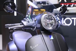 Vespa Notte Special Edition สกู๊ตเตอร์พรีเมี่ยมรุ่นพิเศษ  ที่พร้อมเปลี่ยนประสบการณ์การขับขี่ในเมืองยามค่ำคืนให้โดดเด่นกว่าใคร กับสีดำด้านรอบคัน แฝงความเท่สไตล์โมเดิร์นคลาสสิก