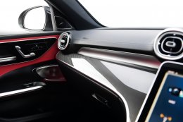 “Mercedes-Benz C 350 e AMG Dynamic"ปลั๊กอินไฮบริดรุ่นใหม่ในตระกูล C-Class ที่มาพร้อมสมรรถนะการขับขี่สุดเร้าใจ 