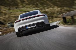 ปอร์เช่ ไทคานน์ (Porsche Taycan) เปิดตัวครั้งแรกของโลก: การถือกำเนิดใหม่ของจิตวิญญาณแห่งรถสปอร์ต