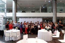 ครอบครัวปอร์เช่ร่วมปรุงน้ำหอมดอกไม้ไทยสานสายใยรักวันแม่