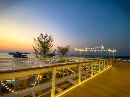 Tappia Floating Cafe' & Restuarant,  Pattaya Thailand
