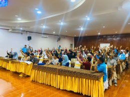 นายอาณัติ สาดีน ประธานฯ ได้รับเกียติให้เป็นวิทยากรบรรยายในงาน ประชุมสัมมนาสมาชิกพรรคประชาธิปัตย์