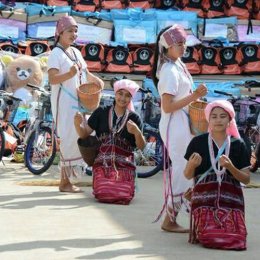 สำหรับผู้ใหญ่ใจบุญที่มีความประสงค์จะซื้อเพือไปบริจาคให้กับน้องๆ