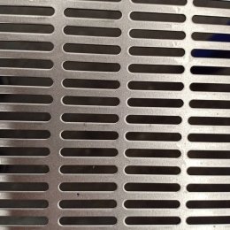 ตะแกรงอลูมิเนียมเจาะรูขนาดกว้าง 4ft x 8ft  ( Perforated Aluminium Sheet )