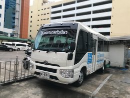 华侨医院为患者、医务人员 和普通民众提供小巴士服务