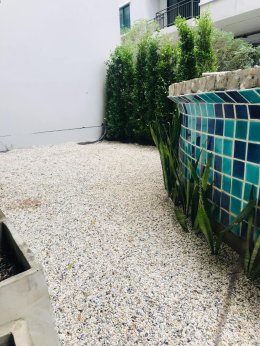 ปรับปรุงสนามหญ้าและสวนโรงแรม หน้างาน บางแสน