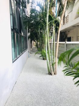 ปรับปรุงสนามหญ้าและสวนโรงแรม หน้างาน บางแสน