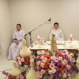 สวดสายประคำและร่วมมิสซากับกลุ่มในไร่ ณ บ้าน คุณประไพ หมอดี
