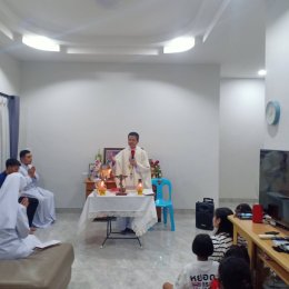 สวดสายประคำและมิสซากลุ่มหนองตาบ่งนอก ณ บ้านของคุณสมชาย-วิไล กรีเสน