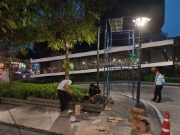 งานรับเหมาติดตั้งโคมไฟส่องป้าย CHIA TAI