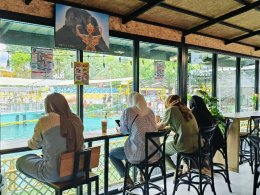 เดอลอง คาเฟ่