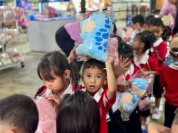 ภาพแห่งความสุขเมื่อ สวนเดอลอง ต้อนรับน้องๆ ศูนย์พัฒนาเด็กเล็กเทศบาลตำบลนาโหนด เติมเต็มจินตนาการพร้อมของขวัญสุดพิเศษ