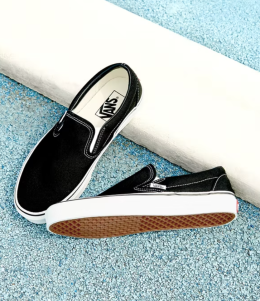 รองเท้าผ้าใบ รุ่น UA Classic Slip-On 