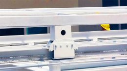 ติดตั้งระบบขับเคลื่อนอย่างดี หลังคาเลื่อนโพลีคาร์บอเนตที่มีค่า