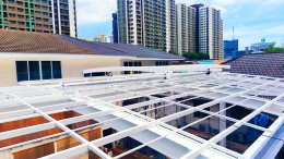 ติดตั้งระบบขับเคลื่อนอย่างดี หลังคาเลื่อนโพลีคาร์บอเนตที่มีค่า