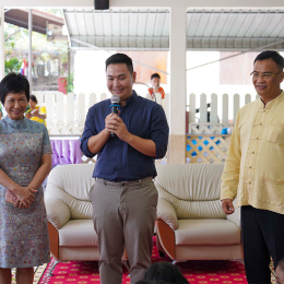 ผู้บริหาร S.MILES Group ได้รับเกียรติเชิญเข้าร่วมงานทำบุญ เนื่องในโอกาสครบรอบ ๑๐๐ ปี โรงเรียนดีศรียี่สาร และพิธีทอดผ้าป่าสามัคคีเพื่อการศึกษา ณ โรงเรียนวัดเขายี่สาร (ประมุขเวชกิจ)