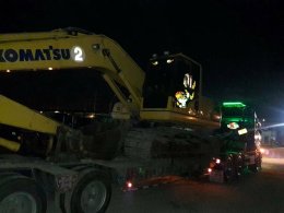 วันที่ 6 มกราคม 61(บ่าย - ค่ำ)วันทำสัญญาซื้อขายและขนย้ายKOMATSU_PC200_8MOพี่ต๋องปลายทางประเทศลาว