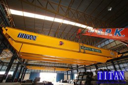 เครนเหนือศีรษะแบบคานคู่ น้ำหนักยก 35 ตัน กว้าง 15 เมตร ยกสูง 10 เมตร รางวิ่ง 162 เมตร 