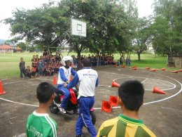 มอบห้องสมุดกรีนวิงให้โรงเรียนป่าบงท้าวแก่นจันทร์ อ.แม่สรวย จ.เชียงราย วันที่ 4 ก.ค. 2556