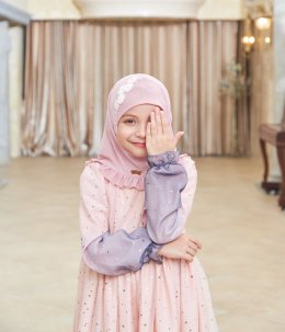 Berikut Tips Nyaman Berhijab Untuk Buah Hati 