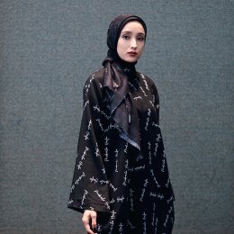 The Struggle of Women's Refugee Inspired by Makaila Haifa at Indonesia Fashion Week 2022
