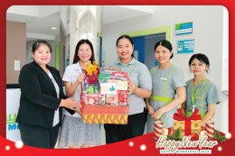 Intouch Medicare သည် ဆရာဝန်များအား နှစ်သစ်ကူးလက်ဆောင်များ ပေးသည်။