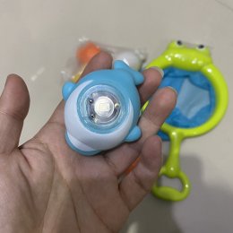 ชุดของเล่นตาข่าย + ของเล่นน้ำ มีไฟ 6 ตัว 