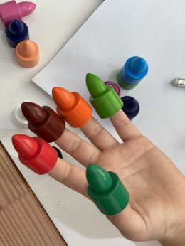 สีเทียนสวมนิ้ว 15 สี