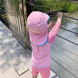 ชุดว่ายน้ำ pink unicorn ( 3 ชิ้นเสื้อ กางเกง หมวก)