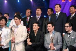 AJ ร่วมแสดงความยินดีกับเหล่าศิลปิน ใน Nine Entertain Awards ประจำปี 2554