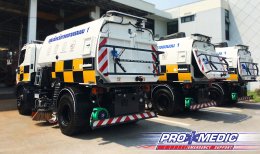 ROAD CLEANING VEHICLE