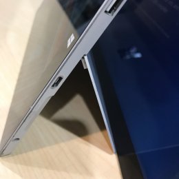 เปลี่ยนพอร์ตชาร์จ Surface 3