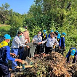 Volunteer to clean Phi Suea Samut Fort