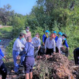 Volunteer to clean Phi Suea Samut Fort