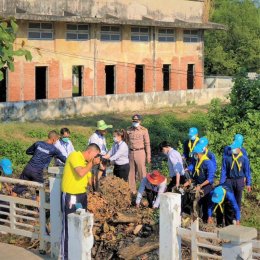 Volunteer to clean Phi Suea Samut Fort