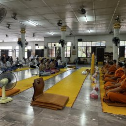  "Offering candles" and "Being a volunteer to clean the temple"