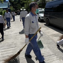 สืบสานประเพณีไทย "ถวายเทียนพรรษา" และ "จิตอาสา ทำความสะอาดลานวัด"