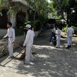 สืบสานประเพณีไทย "ถวายเทียนพรรษา" และ "จิตอาสา ทำความสะอาดลานวัด"