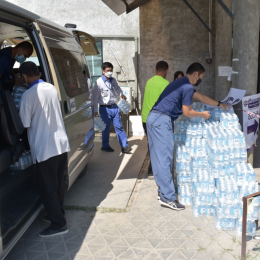 Chonburi Factory Donate Drinking water to the vaccination center