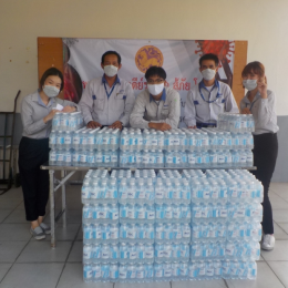 Samut Prakan Factory Donate Drinking water to the vaccination center