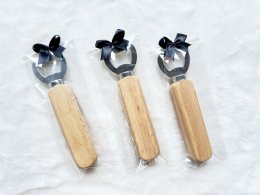 ของชำร่วยงานศพ ที่เปิดขวดด้ามไม้