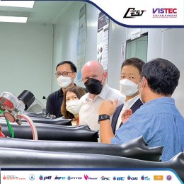 ในวันพุธที่ 26 ตุลาคม 2565 ศูนย์ความเป็นเลิศด้านเทคโนโลยีกักเก็บพลังงาน (CEST) ให้การต้อนรับคณะเจ้าหน้าที่จากบริษัท Umicore Autocat Thailand เนื่องในโอกาสการเยี่ยมชม สถาบันวิทยสิริเมธี (VISTEC) และ CEST เพื่อเยี่ยมชมกระบวนการผลิต ทดสอบประสิทธิภาพ และทดสอบ