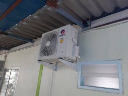 บ้านคุณลือพันธุ์ โขดหิน-เขาไผ่ ติดตั้งแอร์ แบบติดผนัง Fairy II Fixed Speed (GREE แอร์กรี ตัวจบ..ครบจริง)