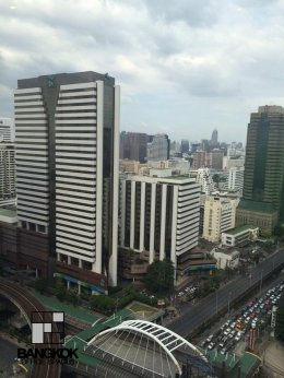 อาคาร สาทรธานี