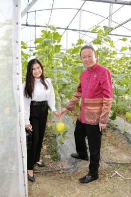 หอฯ ไทย และสภาหอฯ เยี่ยมชมโครงการ 1 ไร่ 1 ร้าน