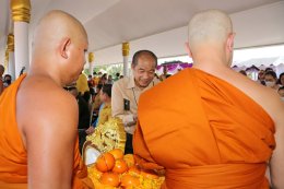 ประธานหอการค้าจังหวัดฉะเชิงเทรา ร่วมพิธีอัญเชิญหลวงพ่อโสธรขึ้นจากแม่น้ำบางปะกง
